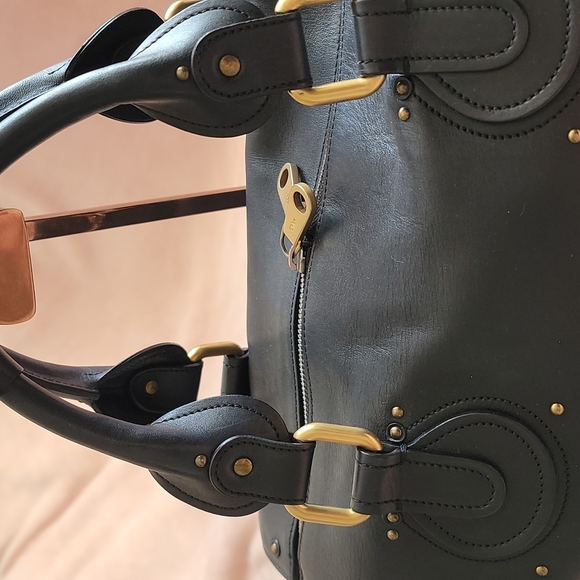 CHLOE - Picture 3 of 17